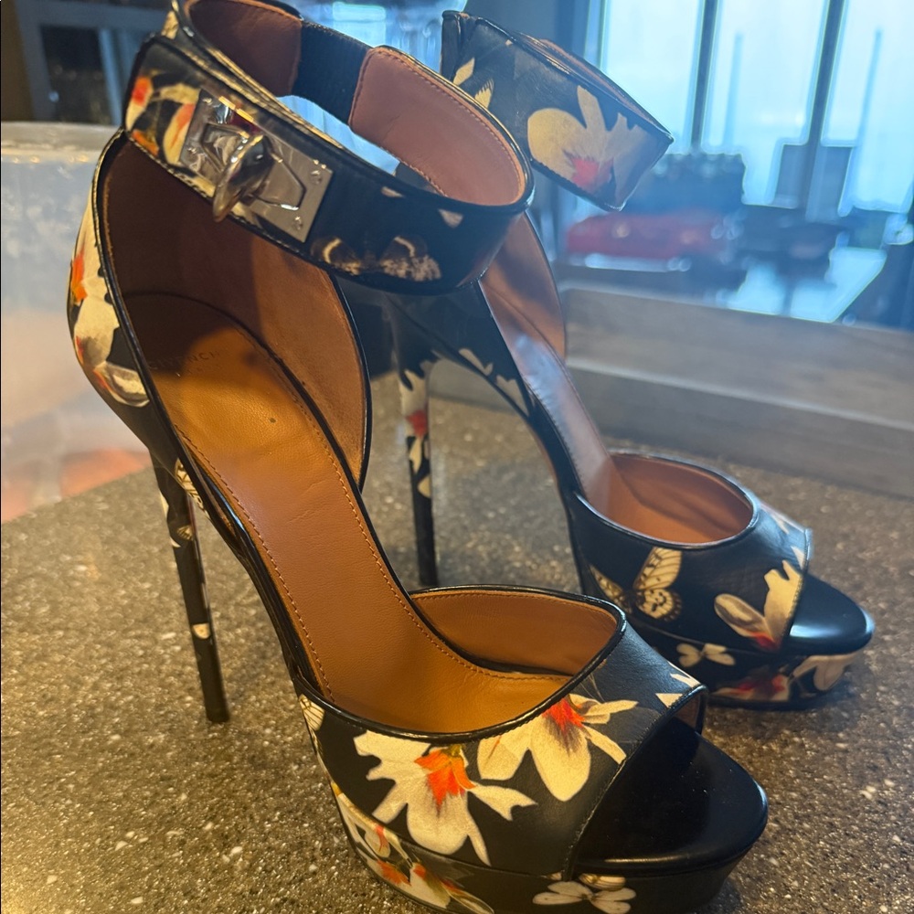 Paris Givenchy Runway heels. Easy to walk in. - Picture 1 of 6